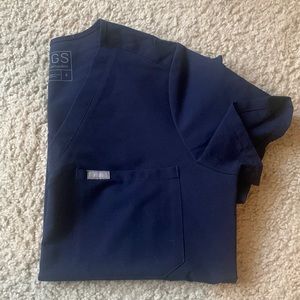 Figs navy classic pocket scrub top